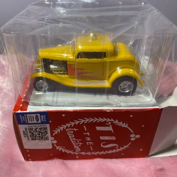 Hallmark Keepsake 1932 Ford Keepsake Kustoms - Picture 2 of 5